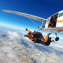 Alistate-Salto en paracaídas