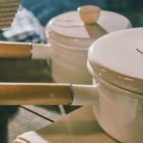 Alistate-Cacerolas de cerámica y madera para que Tomy siga cocinando rico
