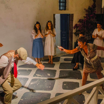 Alistate-2 entradas para espectáculo "Mi gran boda griega" en teatro White Door en Grecia