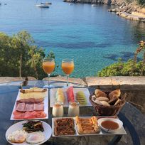 Alistate-Desayuno en Mallorca con vista al mar