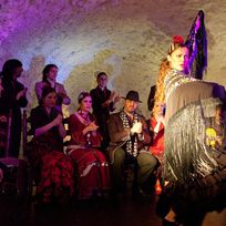 Alistate-2 Entradas para: Espectáculo de flamenco en el Albaicín de Granada con cena incluida.
