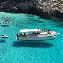 Alistate-Excursión en barco a Menorca