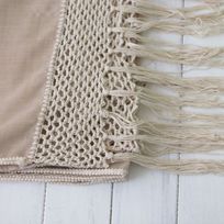 Alistate-Mantel de lino con guarda tejida al crochet