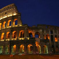 Alistate-Excursión nocturna al Coliseo y hotel en Roma