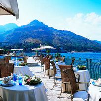 Alistate-Almuerzo Romántico en Taormina Sicilia