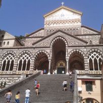 Alistate-Entrada Iglesia y convento de Amalfi