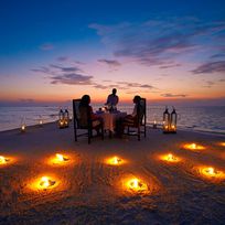 Alistate-Cena romántica en la playa