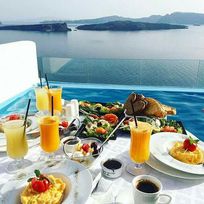 Alistate-Desayuno en Santorini