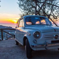 Alistate-Visita turística a Nápoles en un Fiat 500 o un Fiat 600 clásico